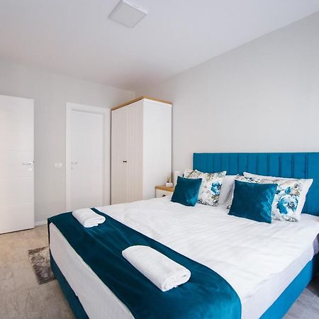 Retreat To A Stylish Home At West Residence Oradea Eksteriør bilde