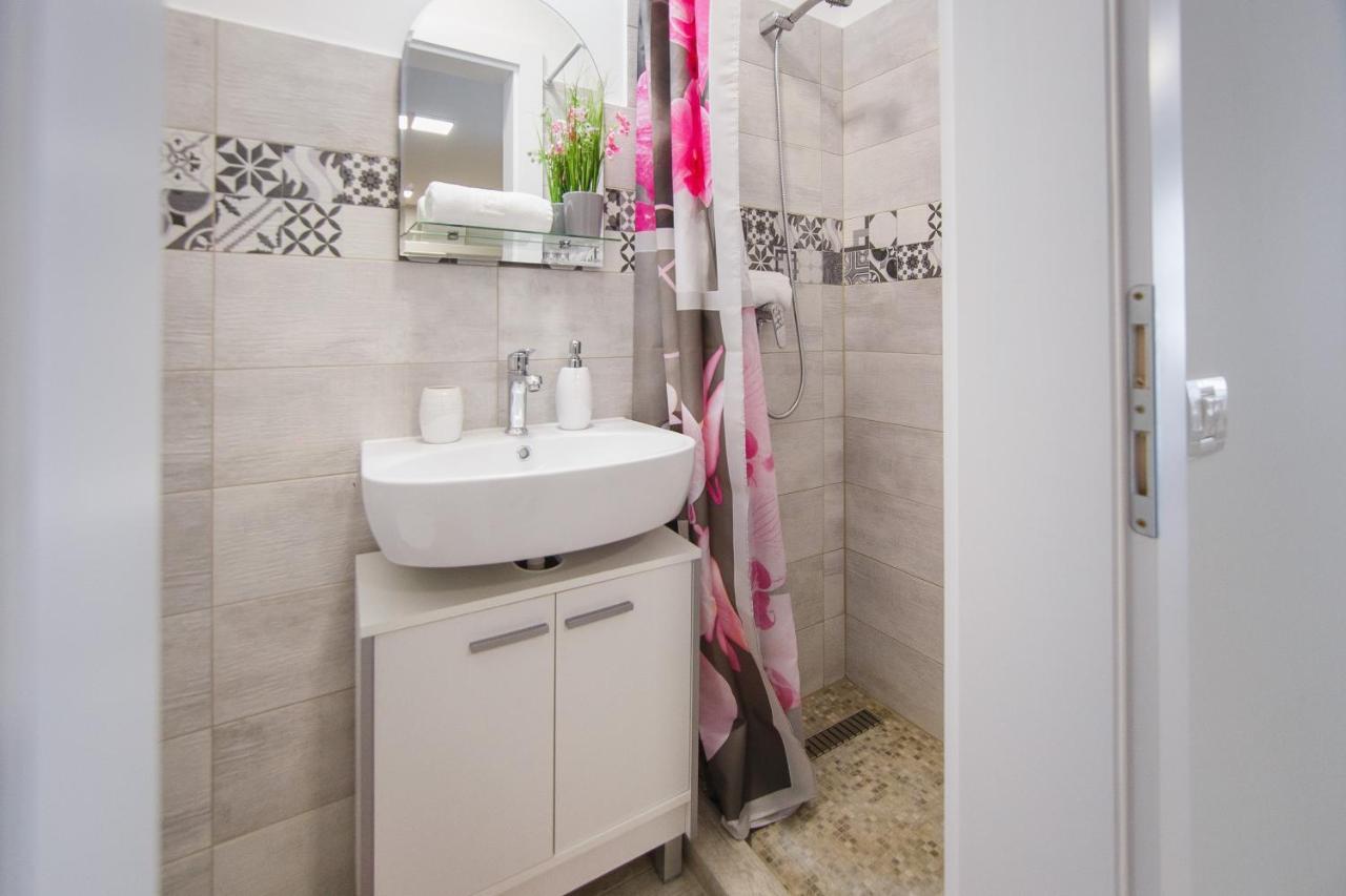 Retreat To A Stylish Home At West Residence Oradea Eksteriør bilde