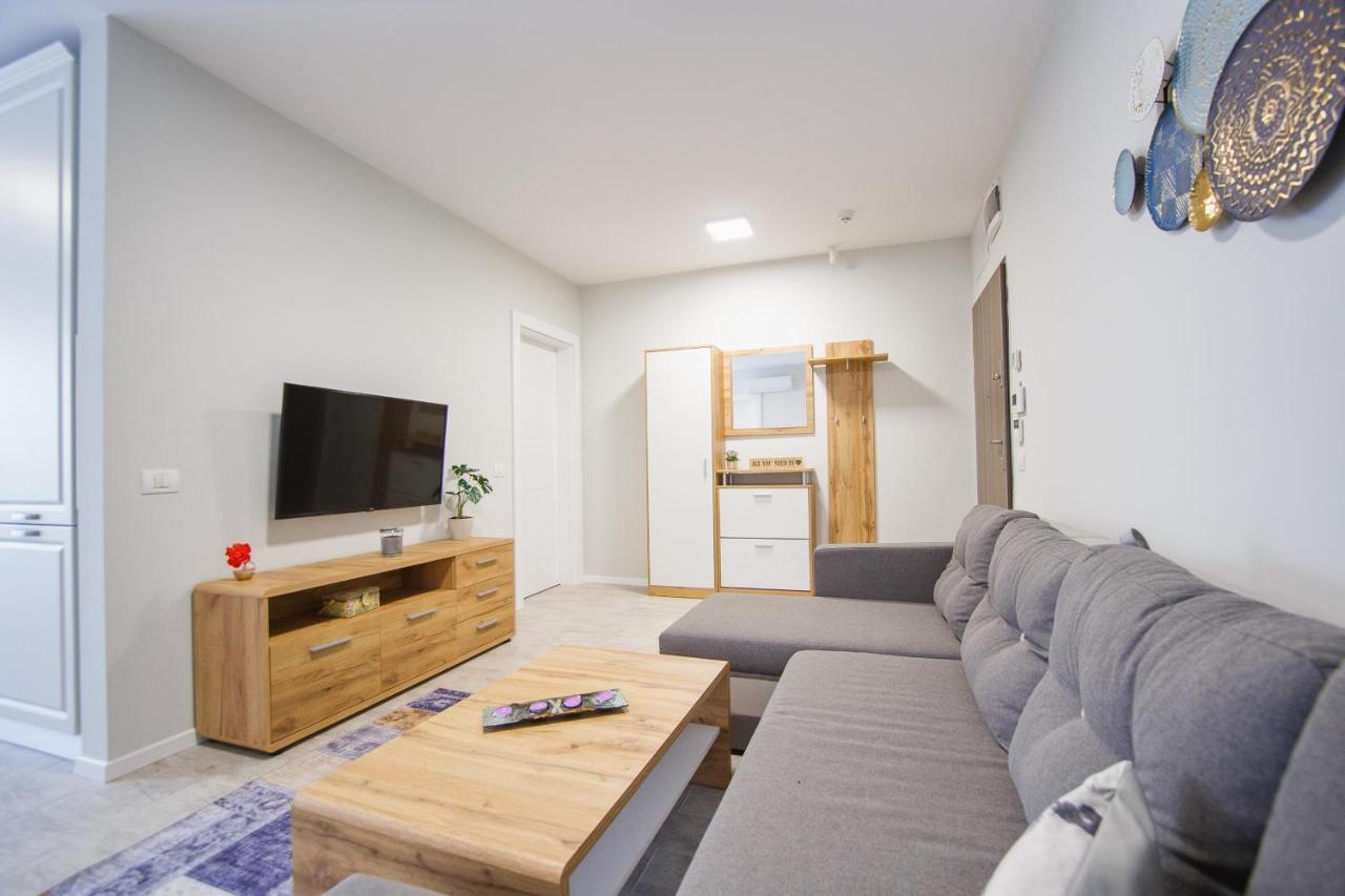 Retreat To A Stylish Home At West Residence Oradea Eksteriør bilde