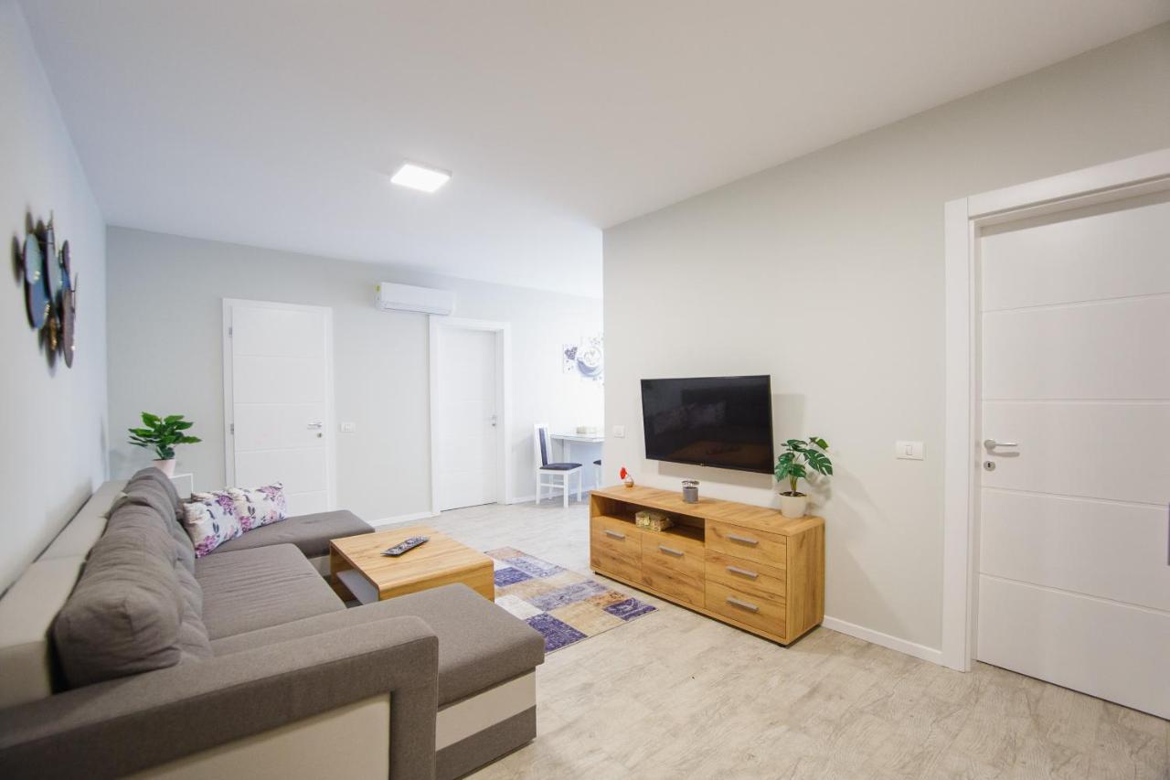 Retreat To A Stylish Home At West Residence Oradea Eksteriør bilde
