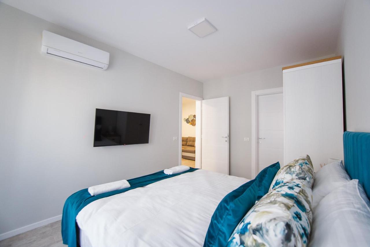 Retreat To A Stylish Home At West Residence Oradea Eksteriør bilde