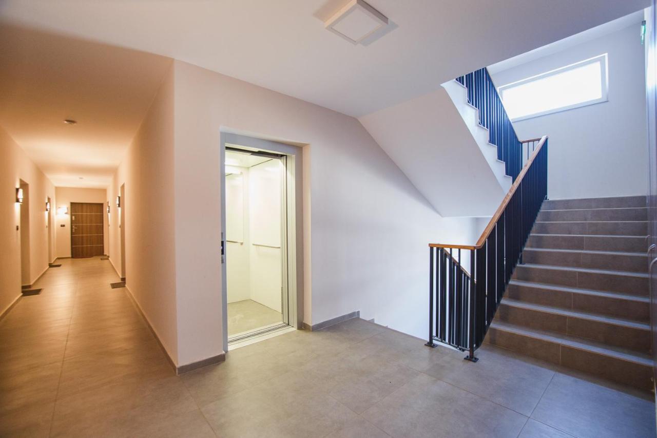 Retreat To A Stylish Home At West Residence Oradea Eksteriør bilde